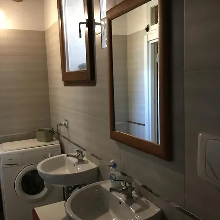 Holiday home Alloggio In Edificio Storico -palazzo Farao- *